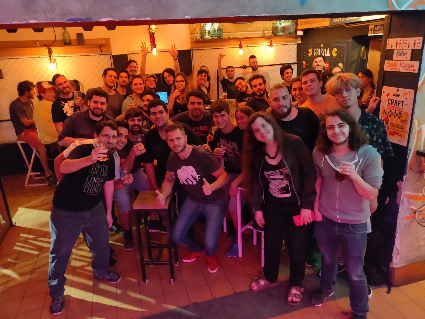 Encuentro de la comunidad en un bar