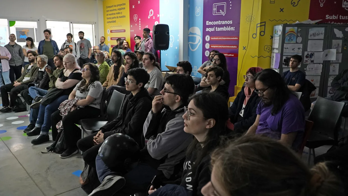 Público escuchando una charla